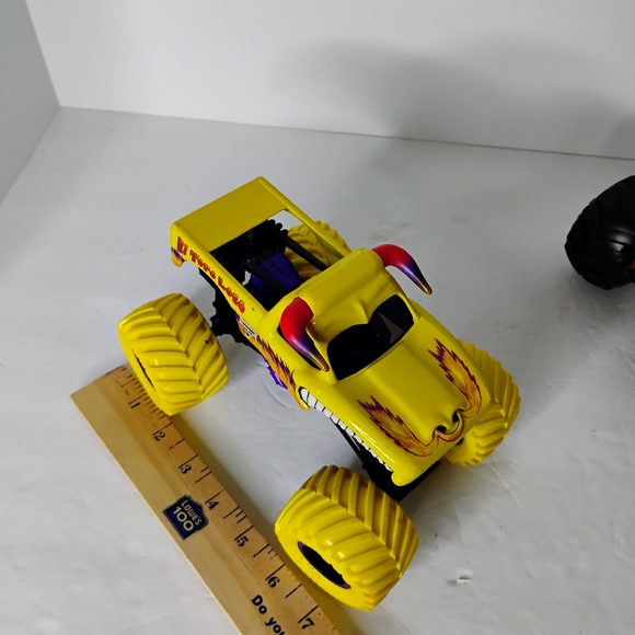 Monster Jam El Toro Loco 5”x7” Diecast Monster Truck And Skeleton Crew Monster - Picture 2 of 8